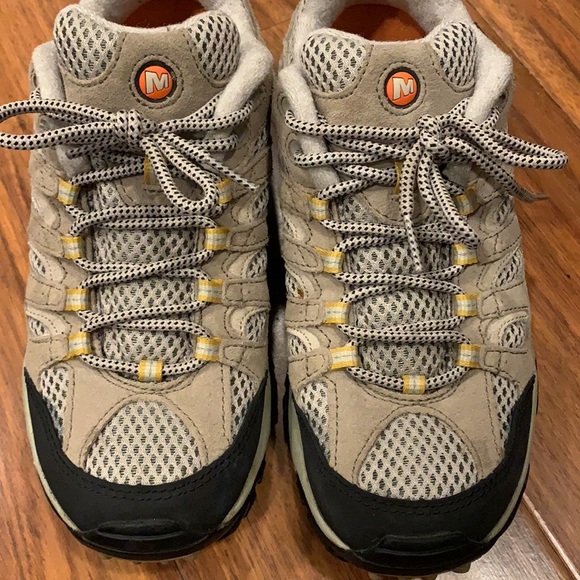 MERRELL - Women’s Moab Ventilator Hiking Shoes - Taupe - Picture 5 of 9